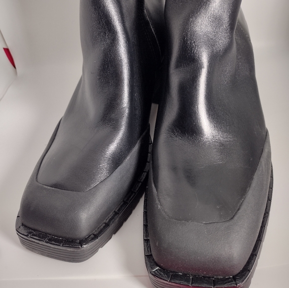 TORY BURCH Expedition Boot LEATHER CHUNKY SQUARE TOE BLACK Rubber Trim Size 8M - Picture 10 of 15